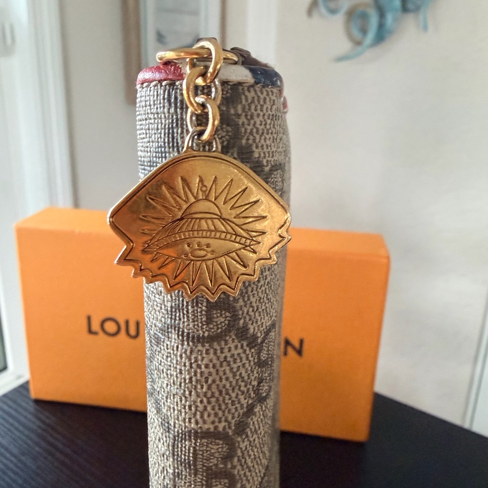 LE Gucci Multicolor Wallet Embroidered UFO Tiger - Picture 9 of 11